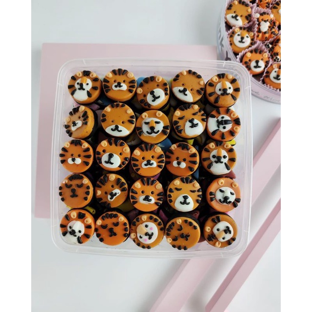 

coklat karakter tiger