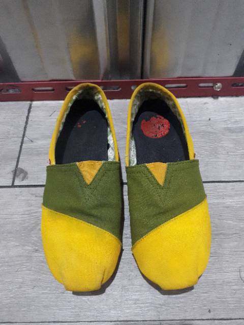 CAT SEPATU CANVAS SUEDE NUBUCK KANVAS PEWARNA SEPATU REPAINT SEMIR SEPATU PERMANEN PIN PAINT