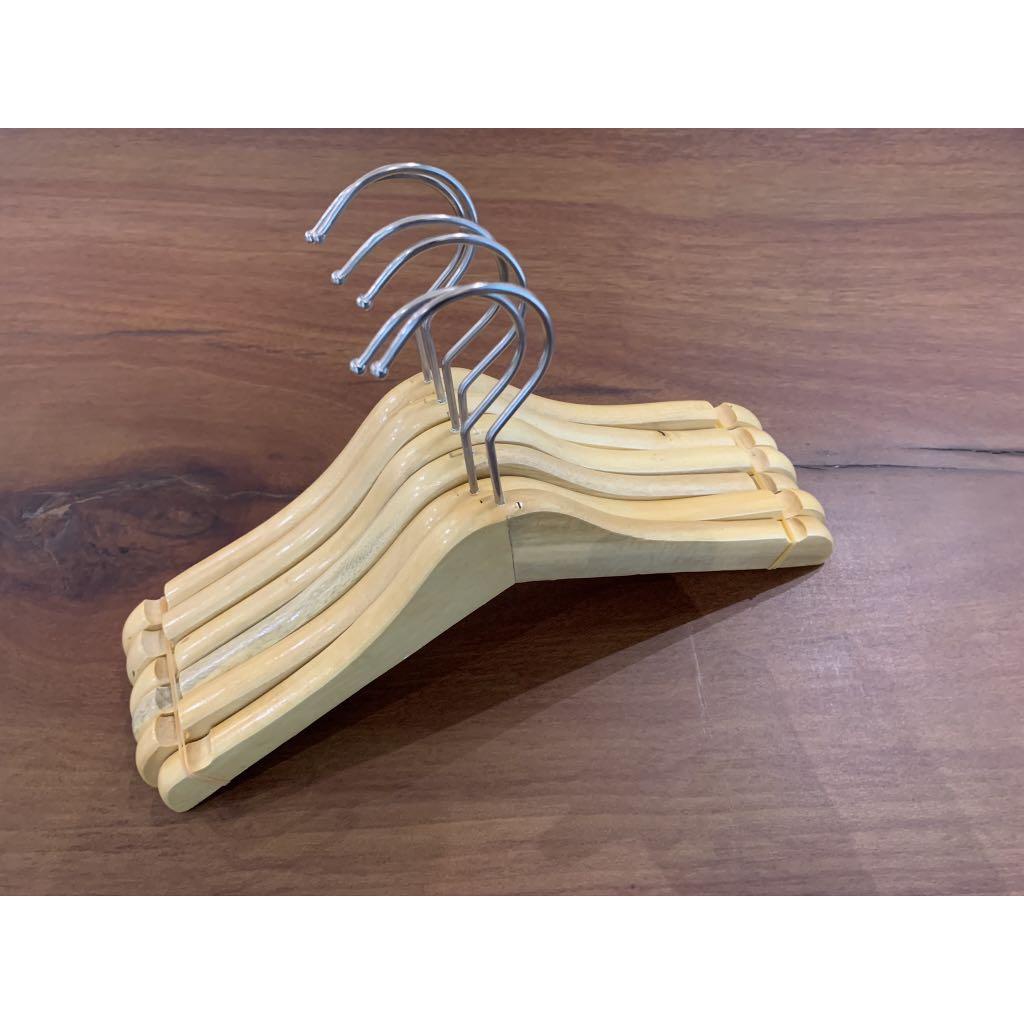 Hanger Gantungan Baju anak Kayu Kualitas Eksport warna random - 1/2 Lusin (6Pcs)