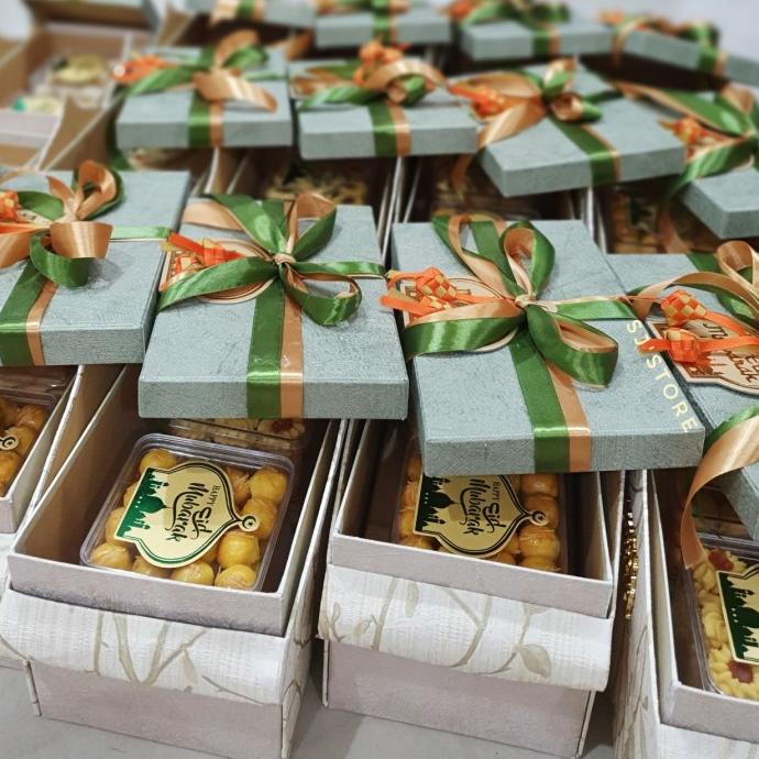 

PAKET BOX HAMPERS LEBARAN KUE KERING TOPLES MURAH 18 FVV54DC41