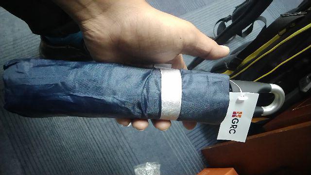 Payung Lipat 3 Travelling Polos Pengait Cantolan Kaitan Tracel Piknik Camping Outdoor Traveling