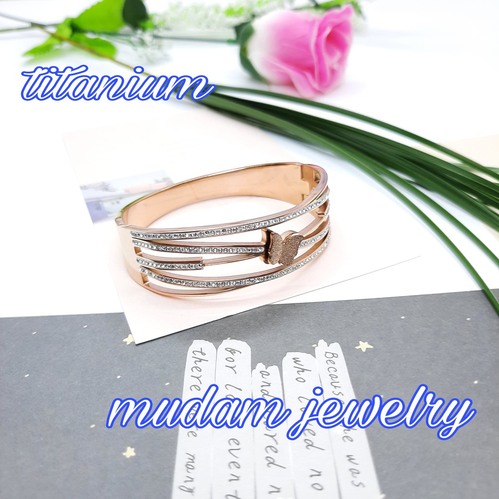 Gelang Bangle Titanium Desain Kupu-Kupu Dengan Taburan Diamond Artifisial Model Mewah