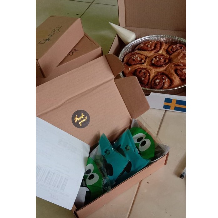 

BUNDLE COOKIES DAN CINNAMON ROLLS