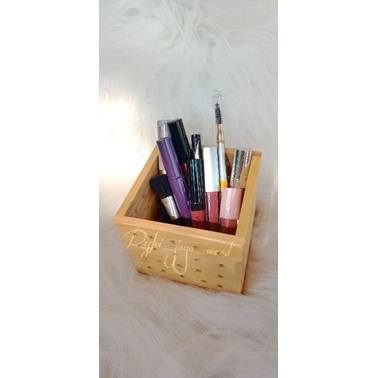 

TEMPAT PENYIMPANAN / TEMPAT PENSIL / KOTAK MAKE UP / KOTAK SERBAGUNA