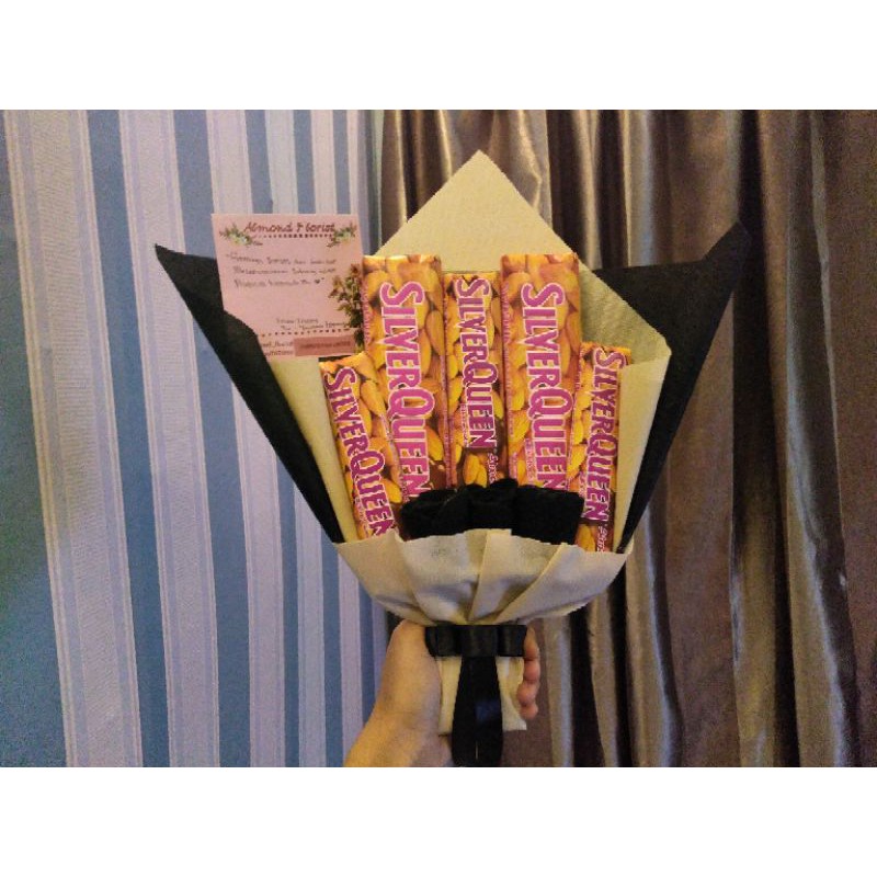 

Buket silverqueen kertas premium 65gr & 28gr /Buket Coklat hari guru