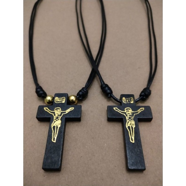 Kalung salib Kayu