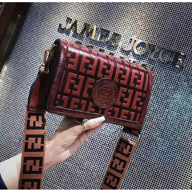 Tas Selempang Wanita Fendi
