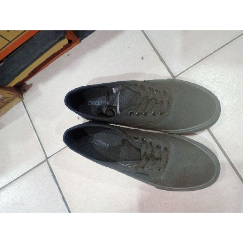 sepatu sekolah hitam polos merek Ardiles ORI size 38-42