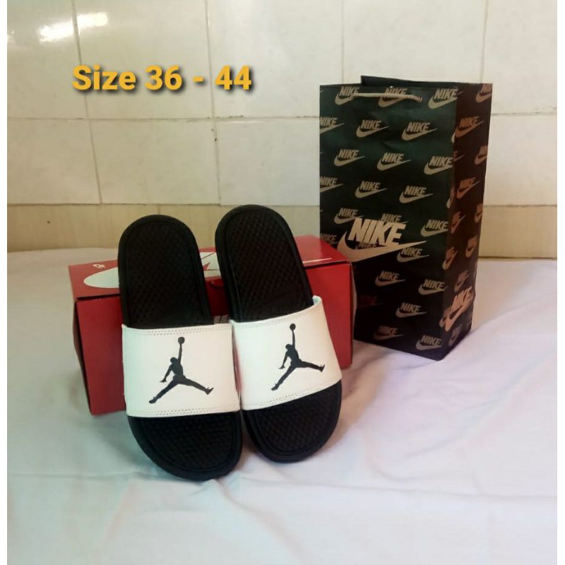 Sandal Slop Terbaru Nike Benassi. Sendal Sporty Air Jordan Unisex Sandal Slide Slip On Premium.