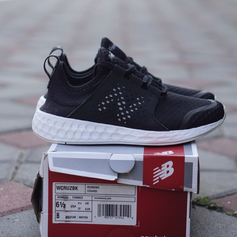 ORIGINAL Sepatu New Balance White Black Putih Hitam Sepatu Wanita Perempuan Lari Running