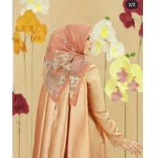 Buttonscarves x sarah sofyan the Orchide extended blaze orange, Rugby tan