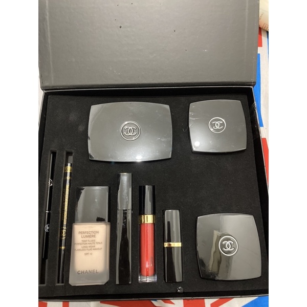 Channel Make Up Set