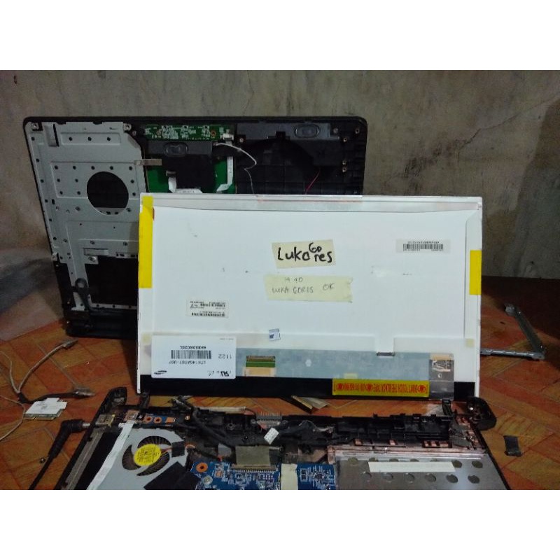 led lcd layar laptop tebal 11.6 inch 40 pin kondisi spt di gambar