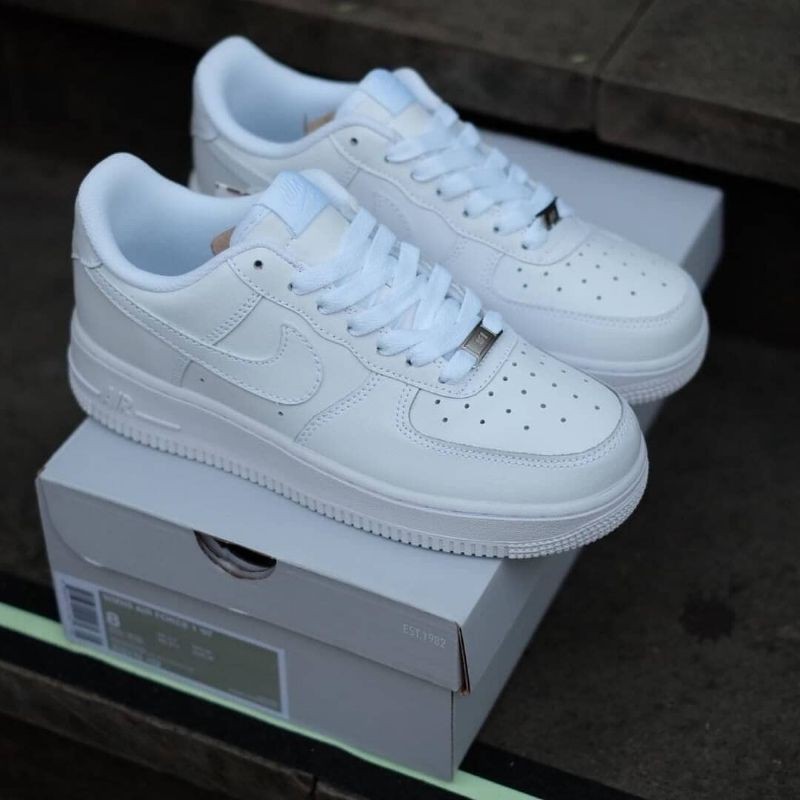 SNEAKERS PRIA WANITA NIKE AIR FORCE 1 TRIPLE WHITE ORIGINAL