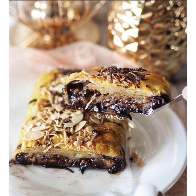 

BUY 1 GET 1 BANANA PILLOW DAPET 2pcs (BIG & BIG) PISANG COKLAT KEJU OLEH-OLEH LAMPUNG