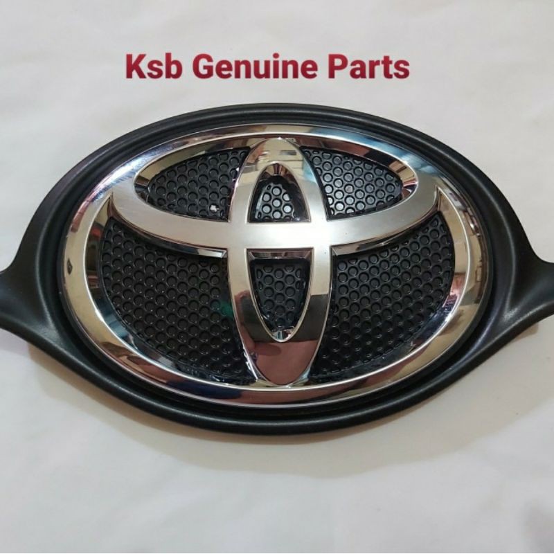 Emblem Logo Depan Toyota Sienta Sudah Termasuk Breket Original