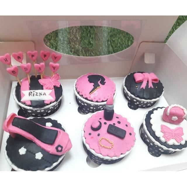 

Cupcake fondant isi 6