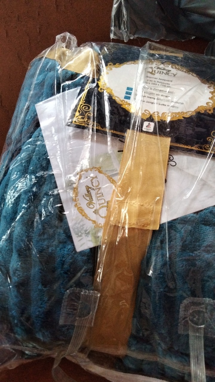 Selimbut Luxury Vallery Quincy Polos Super Lembut 160x200cm Termurah