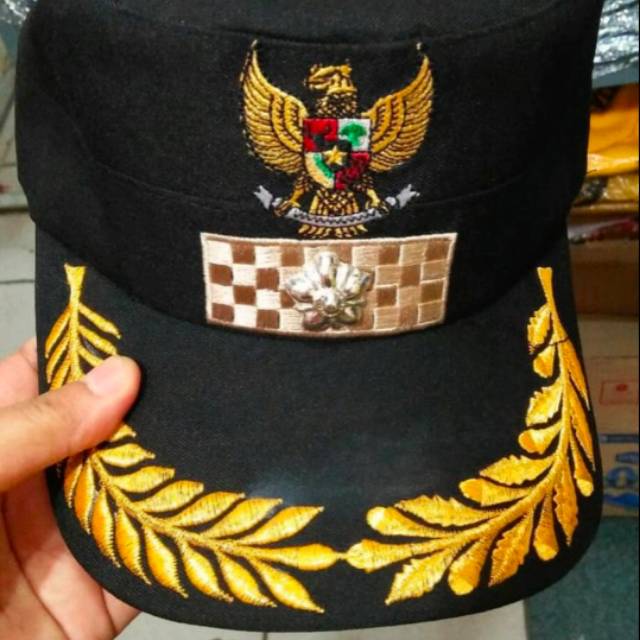 Topi Lurah Komando