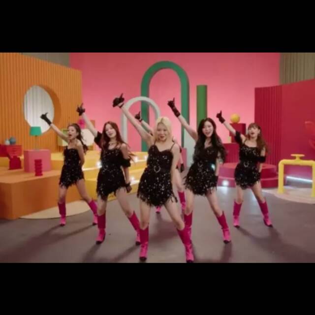 Kostum kpop Momoland