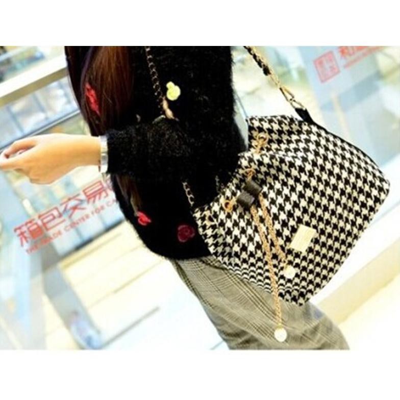 Grab Medan Tas Selempang Wanita Drawstring - XK074 - White JIUERYI