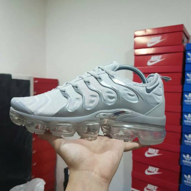vapormax plus 44