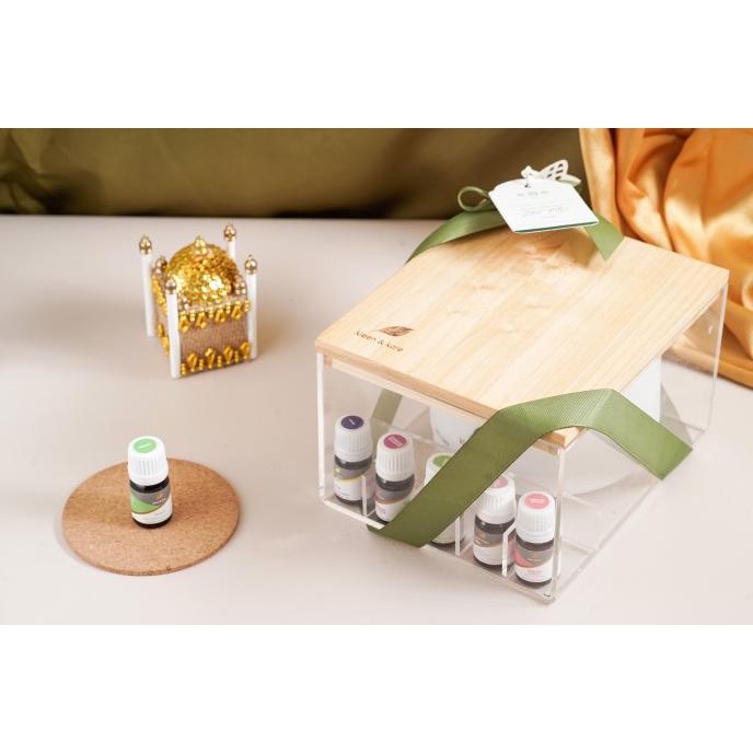 

Hampers Idul Fitri Essential Oils & Diffuser Gift Set with Acrylic Box
