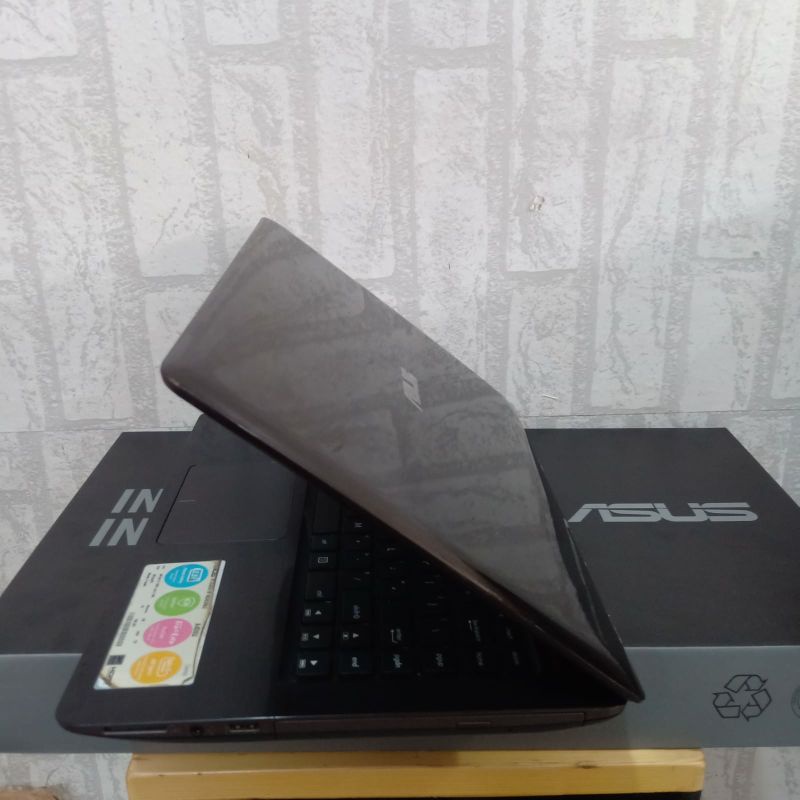 Laptop Asus A456URK Cor i5-7200U Ram 4Gb/HDD 1TB dualvga Nvdia Geforce 930mx dedicated 2GB Windows 10