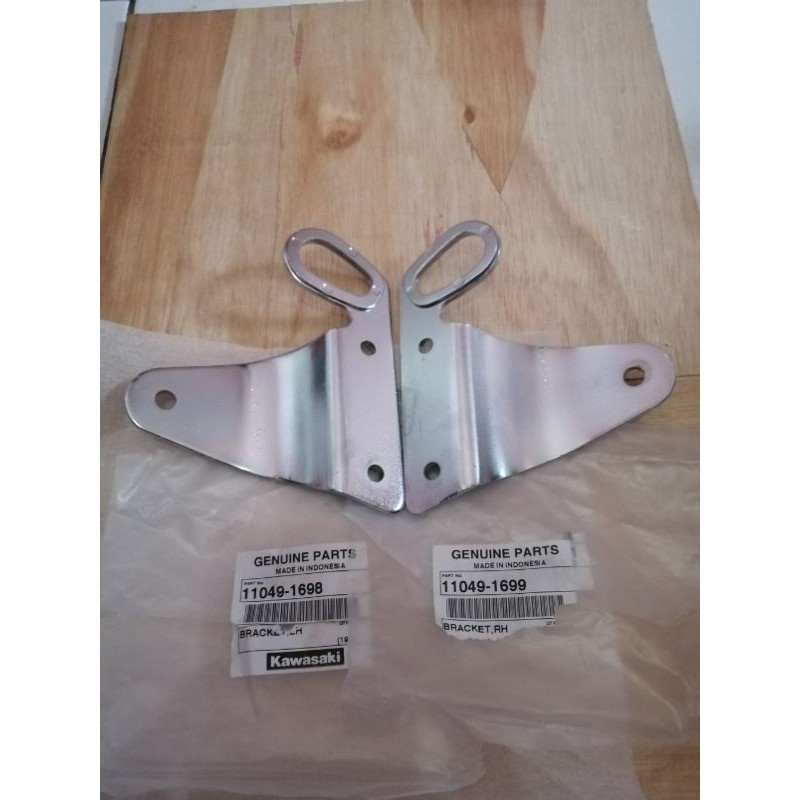 kuping lampu dudukkan breket headlamp depan ninja r asli