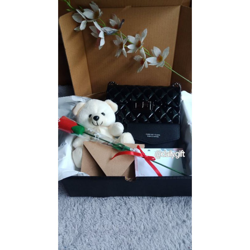

Hampers Cewek / Birthday Gift / Kado Ulang Tahun