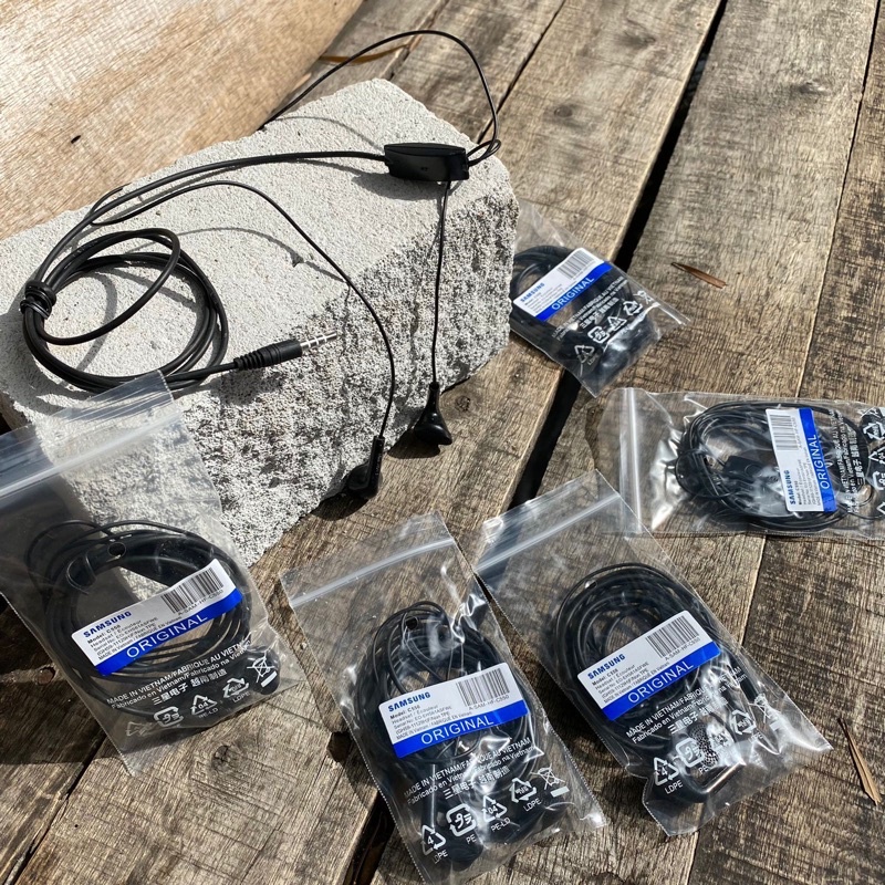 HEADSET HANDSFREE SAMSUNG J1 ACE HITAM PUTIH ORIGINAL VIETNAM SUARA MANTAP
