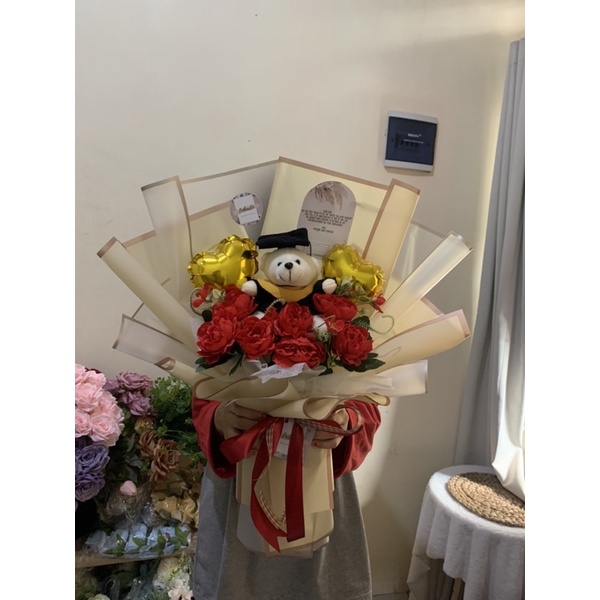 BUKET GRADUATION BEAR WITH ARTIFICIAL FLOWERS MEDIUM