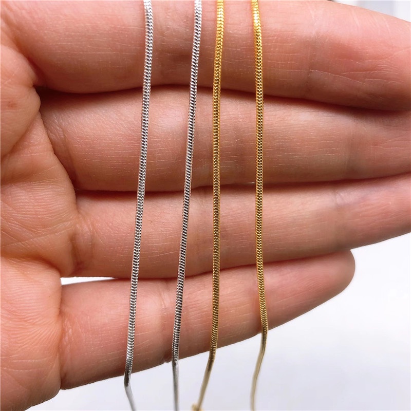 1pc Kalung Rantai Ular Tipis Warna Silver / Gold Untuk Wanita