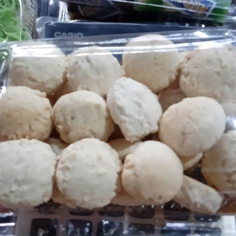 

kue bolu emprit