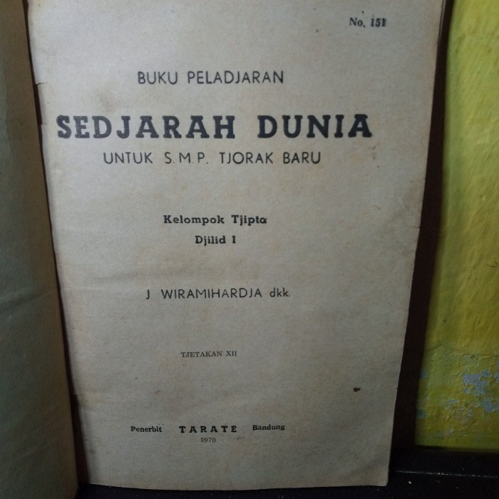 Buku pendidikan sedjarah dunia 1 tjetakan ke 12 ejaan lama 92 ha