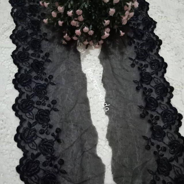 Renda tile hitam