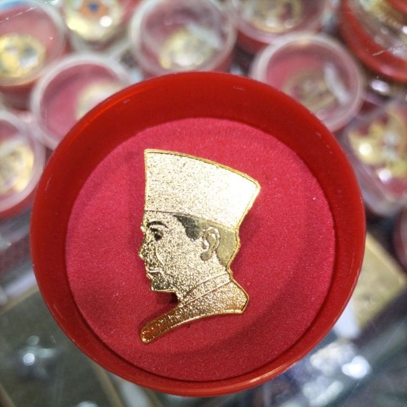 pin Soekarno Kuningan
