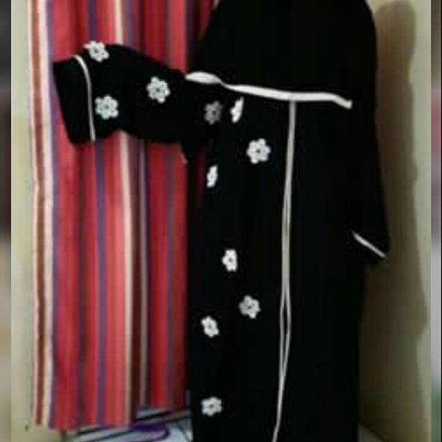 Bunga putih abaya arab