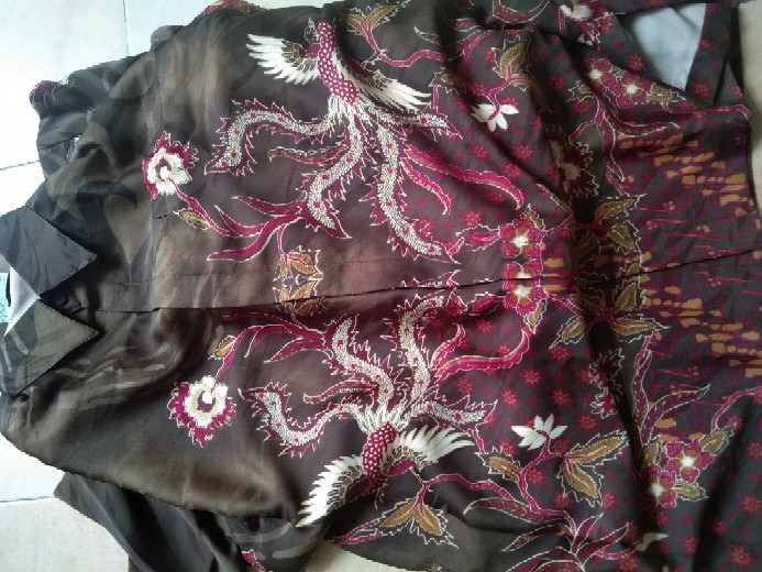 Baju Batik Pria Lengan Pendek Semi Sutra Pake Furing Saku Ada 3 Bahu Pake Busa