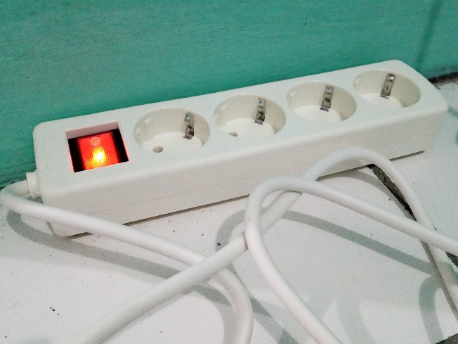 Bright-g Stop Kontak Listrik 4 Lubang Colokan + Kabel 5 Meter Bg 1854 Kls