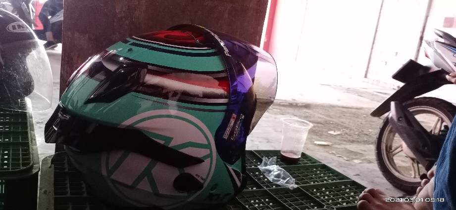 Stiker Visor Helm Pengagum Wanita Berhijab