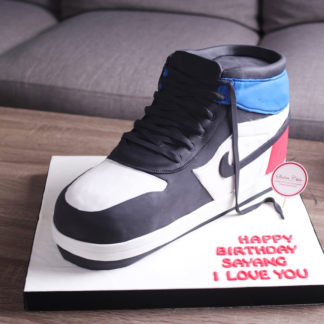 

Kue Ulang Tahun / Birthday Cake Sepatu Nike / MHN BACA KETERANGAN