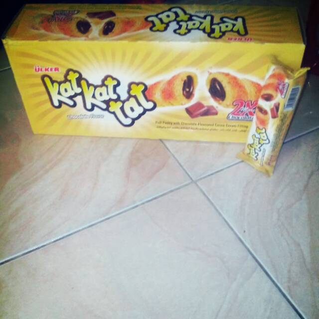 Kat Kat Tat (Pie With Chocolate Filling)