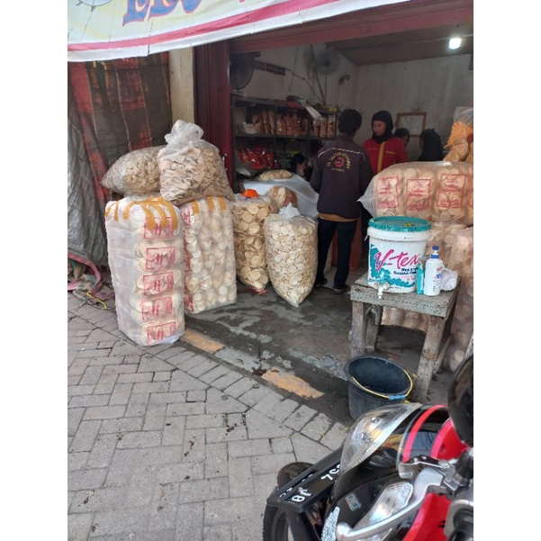 

krupuk/kemplang khas palembang rasa ikan asli berat 500gr