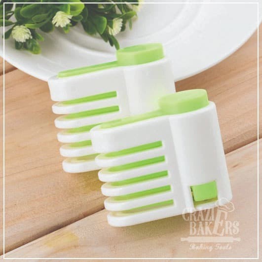 

KUE-PENGHIAS-ALAT- 5 LAYER CAKE BREAD LAYER SLICER SUPPORT (2 SLICER SUPPORT/ 1 SET) - MERAH MUDA