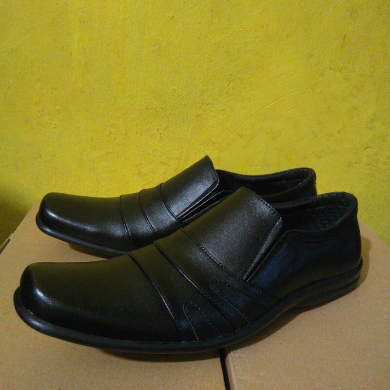 Sepatu Santai Kulit Sukaregang Garut