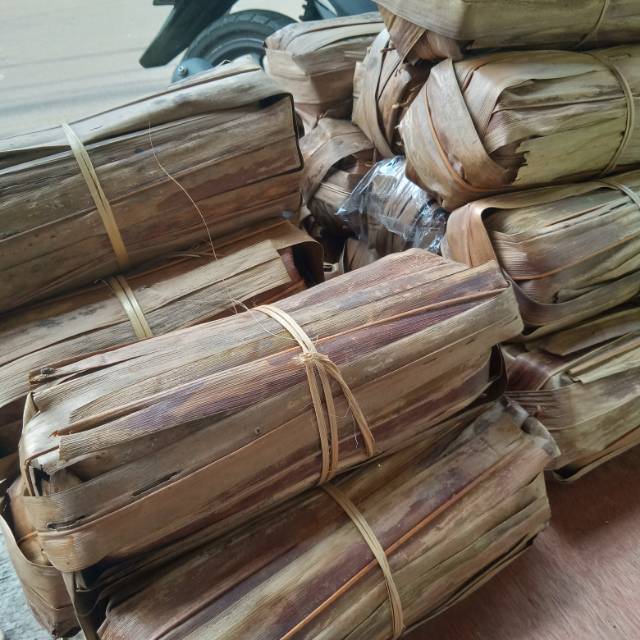 

Gula aren asli dari tasik 35000 berat 1300/gr