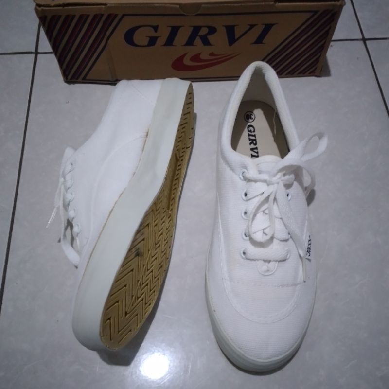 Sepatu girvi jass