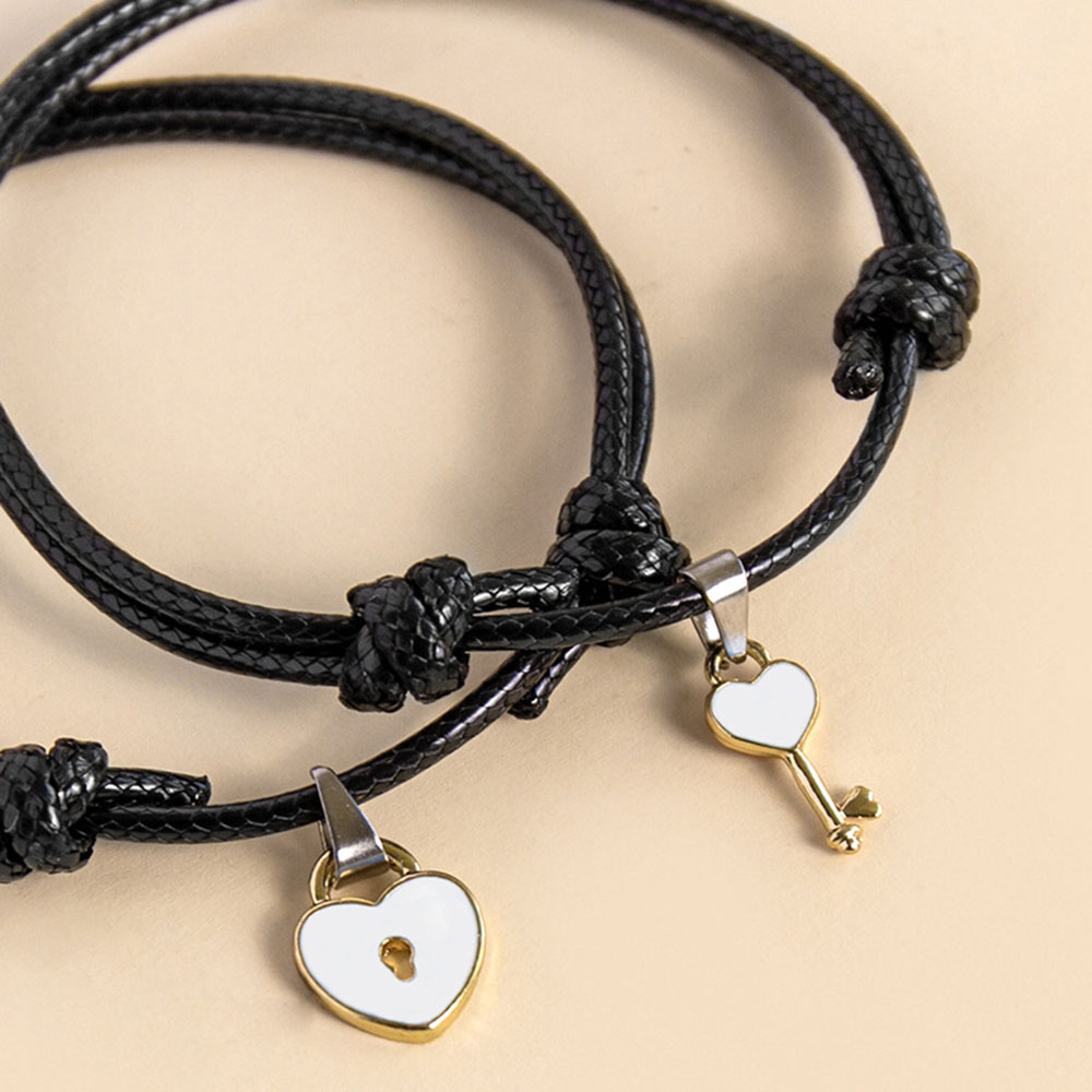 1 Pasang Gelang Tali Kepang Adjustable Dengan Liontin Kunci Hati Untuk Pasangan Charms