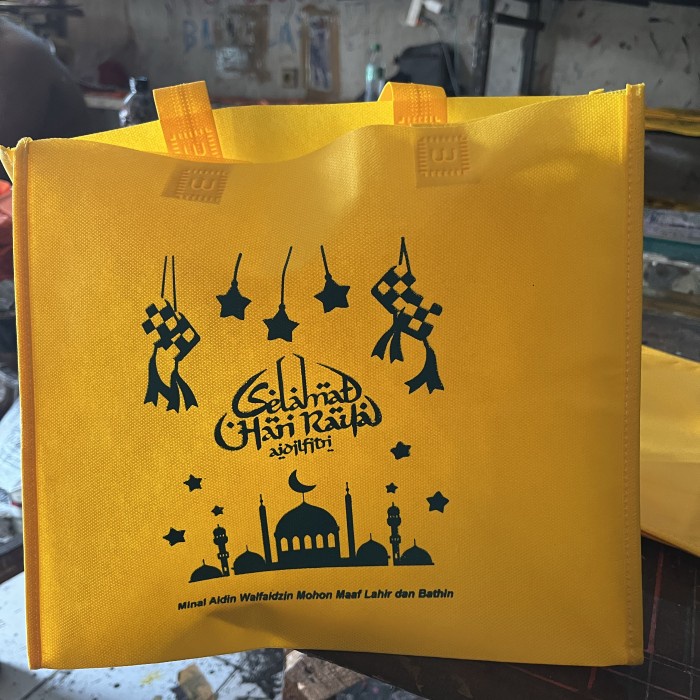 

TAS KAIN SPUN BOND GOODIE BAG KOTAK BOX 32 X 25 X 28 LEBARAN IDUL FITRI BESEK KUE